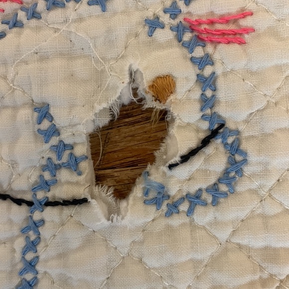 Vintage ‘50’s hand embroidered Humpty Dumpty baby quilt. - Picture 12 of 13